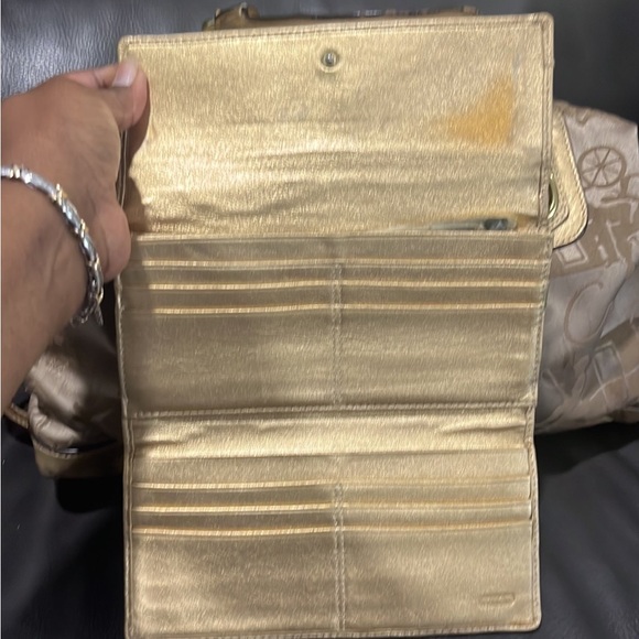 Coach - Picture 3 of 9